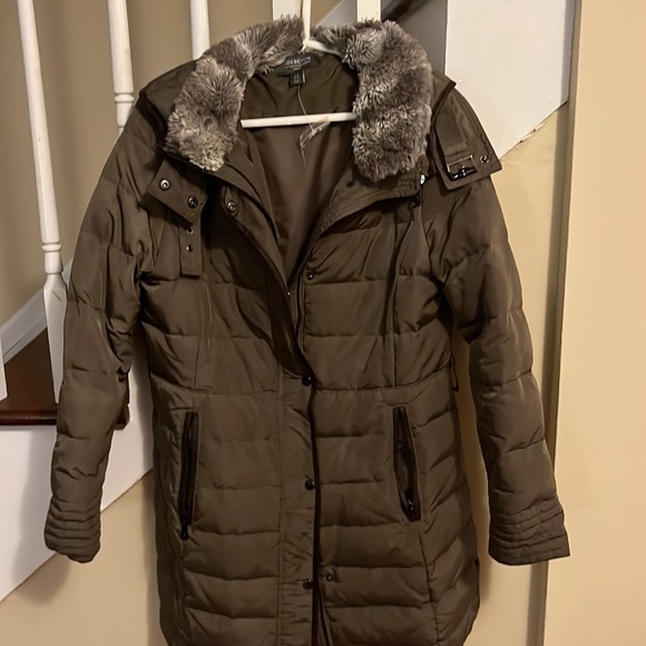 Woman coat - Picture 3 of 3